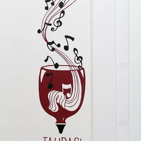 לינה וארוחת בוקר Vino E Vinili *